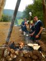 Al ritorno alcuni ragazzi vengono invitati a cena